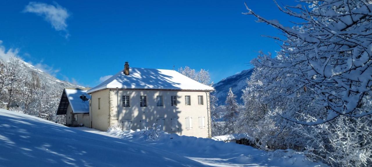 Maison Cimarron Bed & Breakfast Chateauroux-les-Alpes Bagian luar foto