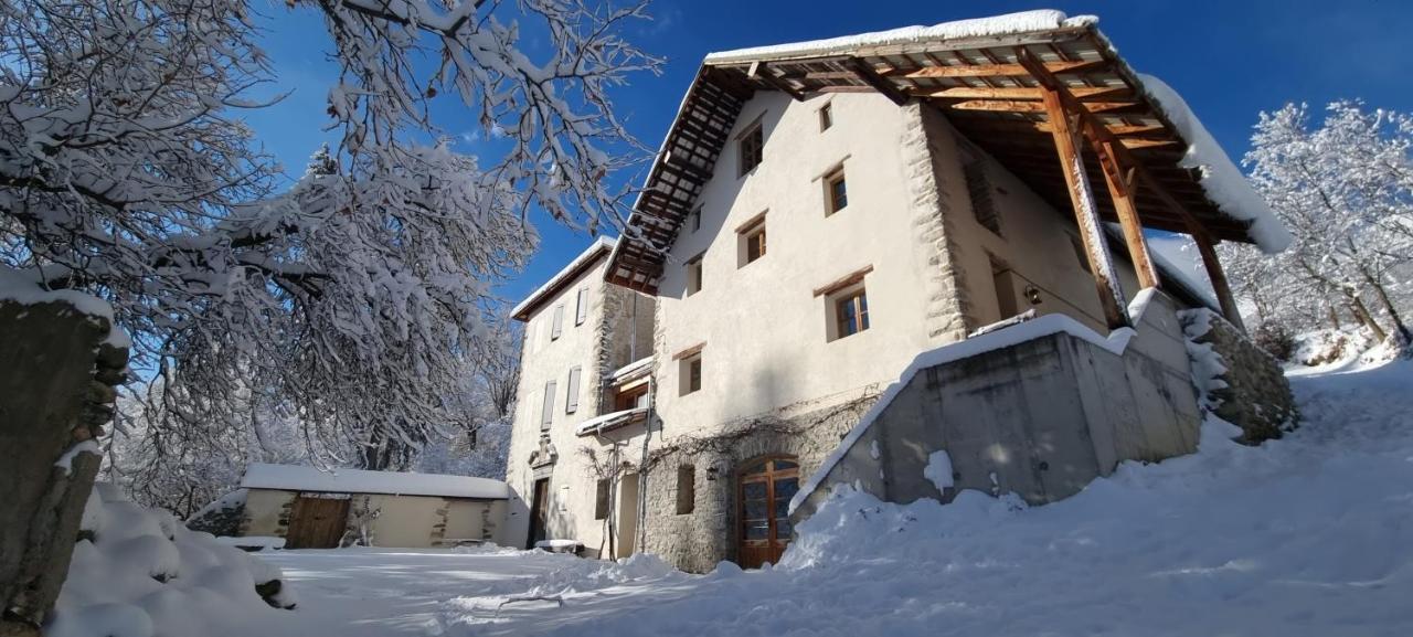 Maison Cimarron Bed & Breakfast Chateauroux-les-Alpes Bagian luar foto